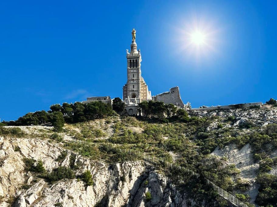 Superbe T3 Au Pieds De Notre Dame De La Garde Apartment Marseille Bagian luar foto