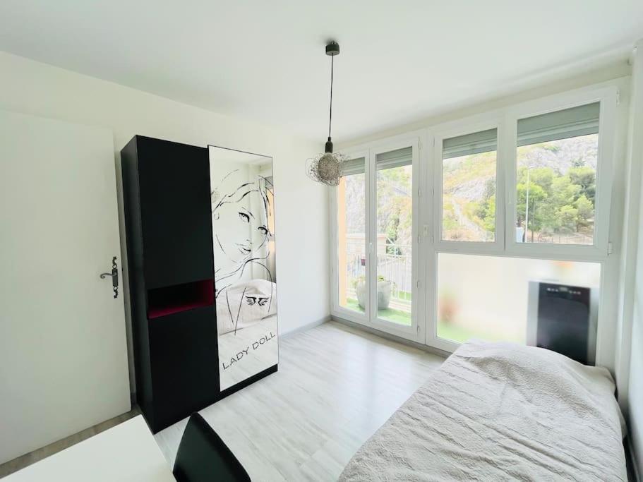 Superbe T3 Au Pieds De Notre Dame De La Garde Apartment Marseille Bagian luar foto